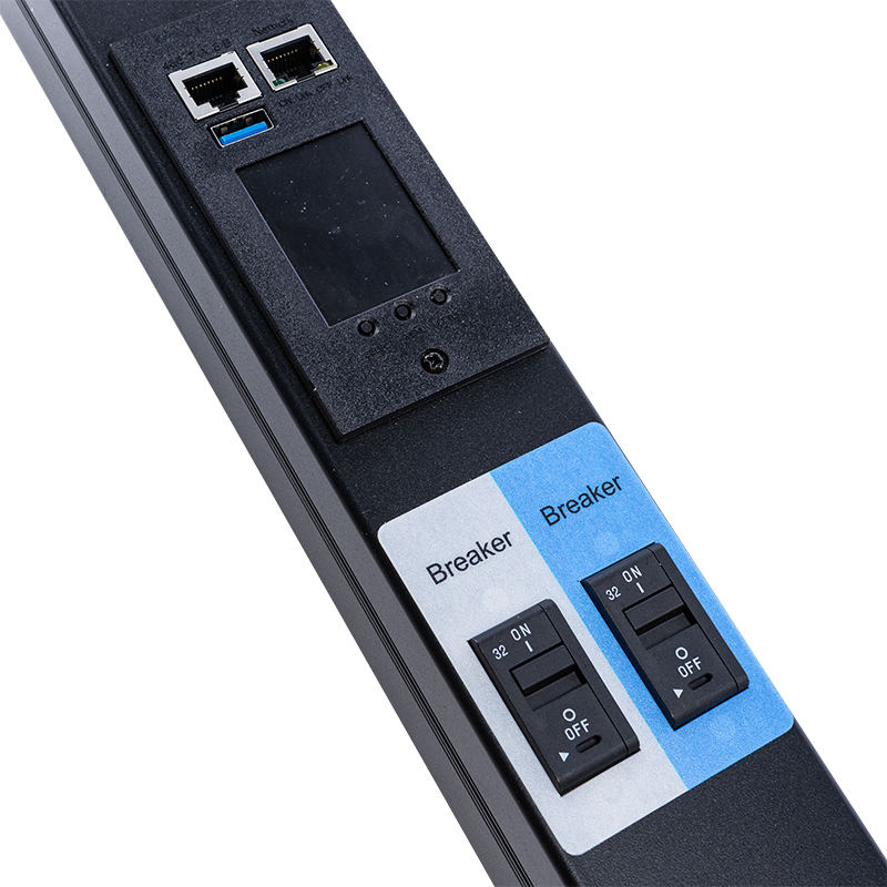 TCP/IP intelligens rack PDU 26 kimenetek IEC C13 /C19 1,5U folyadék mágneses megszakító függőleges